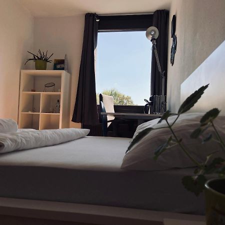 Private Room With Free Parking Κόμπλεντς Εξωτερικό φωτογραφία