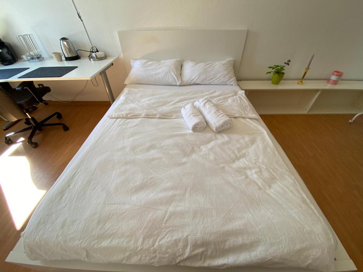 Private Room With Free Parking Κόμπλεντς Εξωτερικό φωτογραφία