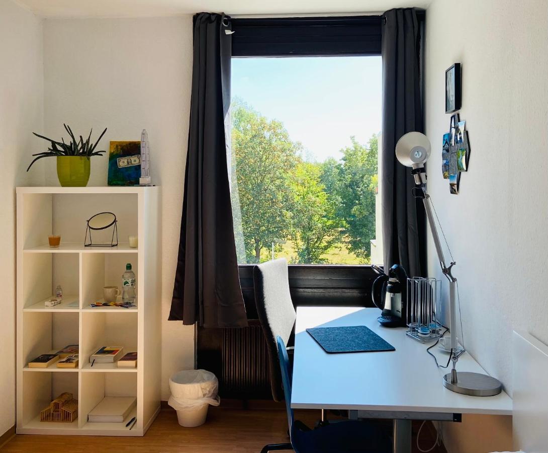 Private Room With Free Parking Κόμπλεντς Εξωτερικό φωτογραφία